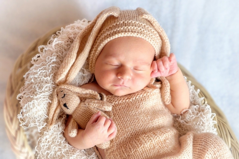 Puffy clothing swaddle