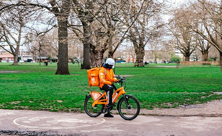 food delivery driver in london fields