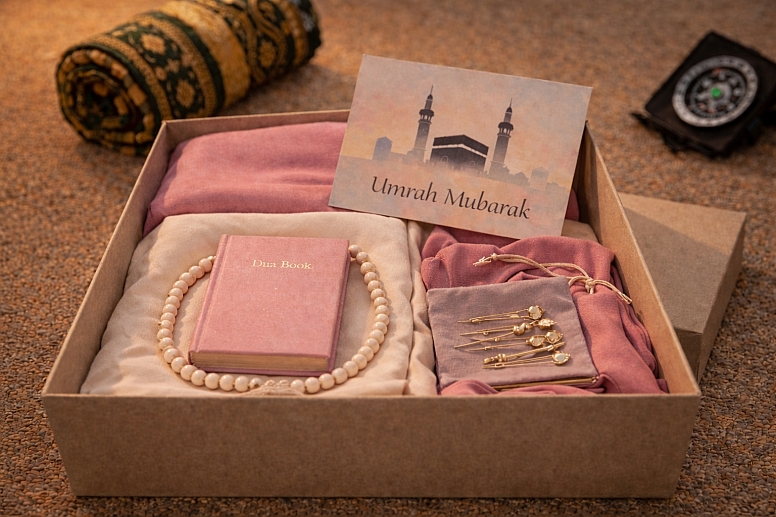 gift box with dua book and tasbeeh